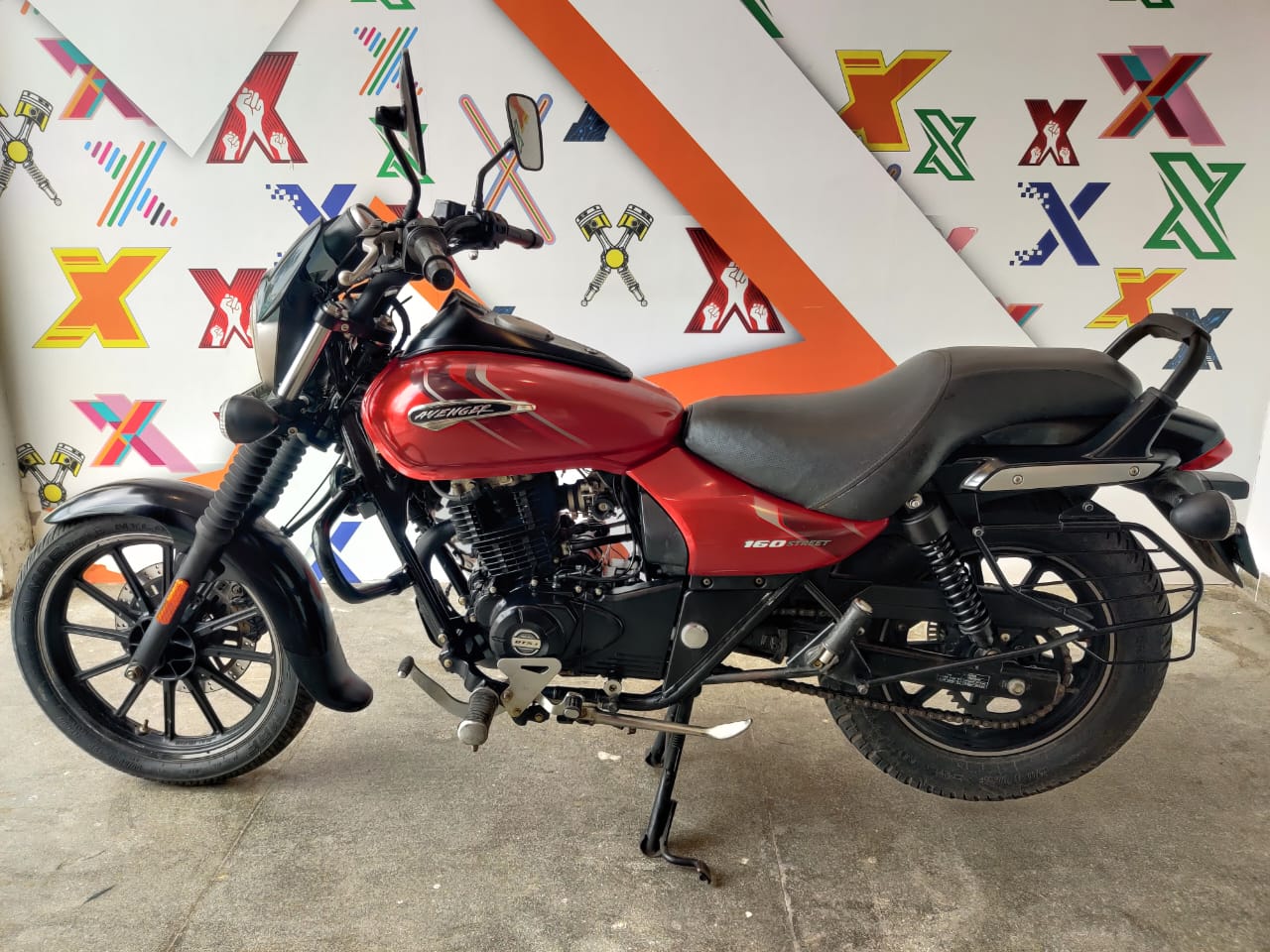 Bajaj Avenger 160 Street